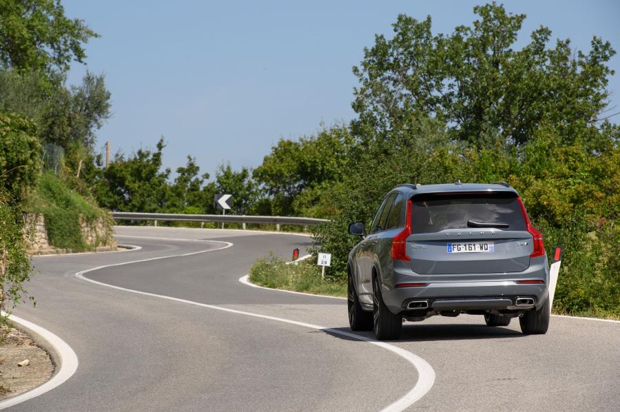  Volvo XC90 B5 R-Design 2019 года  (WW) (фото 13 из 16)